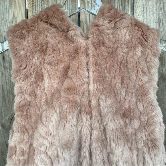 Express Women Faux Fur Vest Hooded Pockets Sleeveless Hook & Eye Pink XS/S NWT - Picture 3 of 11